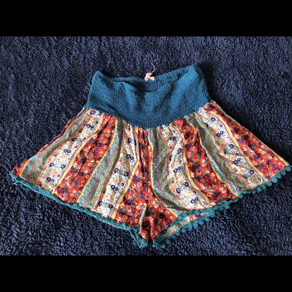 En Crème Patterned Shorts